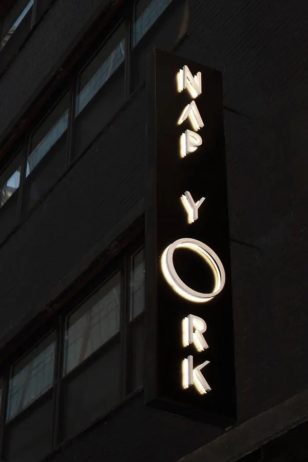 Nap York Central Park Sleep Station New York 0*,  USA